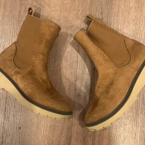 ART CLASS Faux Leather **Laurel
Chelsea** Kid Youth Boots Size 3